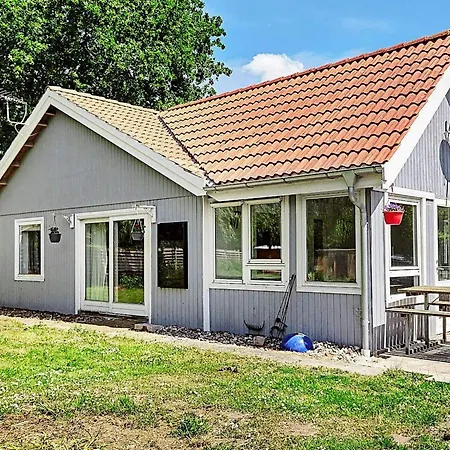 Tranquil Seaside Haven-by Traum