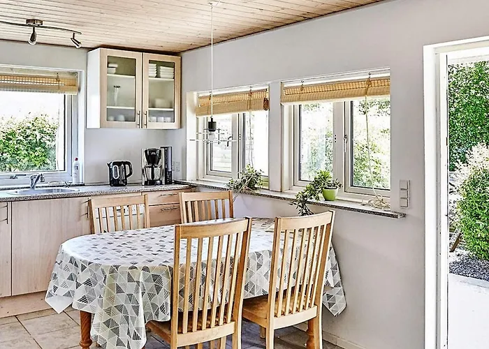 Tranquil Seaside Haven-by Traum Holiday home *